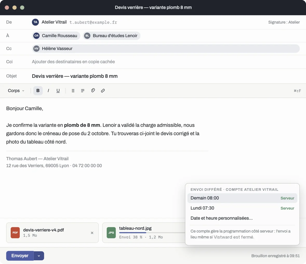 La fenêtre de rédaction de Vistward avec plusieurs destinataires, une mise en forme, deux pièces jointes et le menu d'envoi différé.